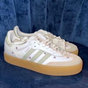 Adidas Women's Sambae White/Linen Green w/ Beaded Daisy Accent Sneakers Size 7.5